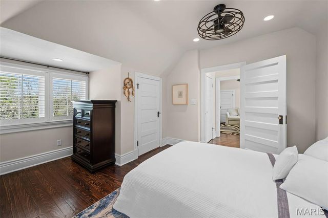 430 W Lockwood Avenue, St Louis, MO 63119