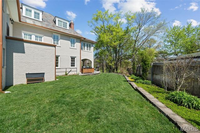 430 W Lockwood Avenue, St Louis, MO 63119