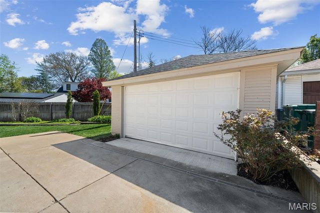 430 W Lockwood Avenue, St Louis, MO 63119