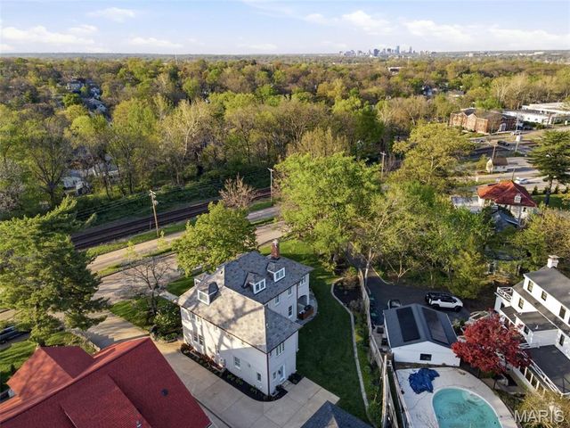 430 W Lockwood Avenue, St Louis, MO 63119