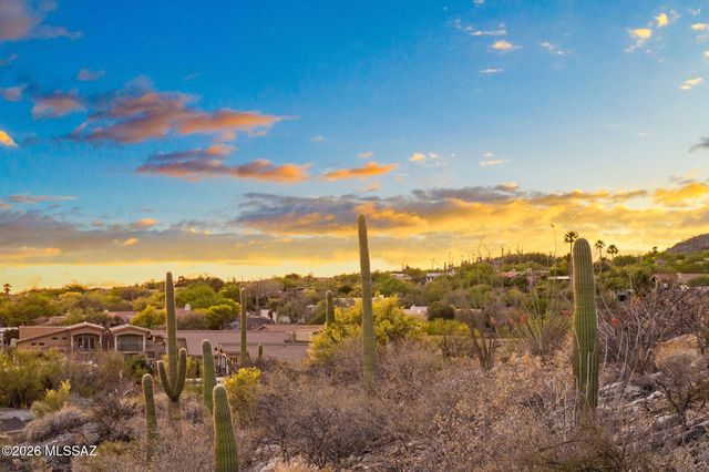 7640 N Camino Sin Vacas, Tucson, AZ 85718