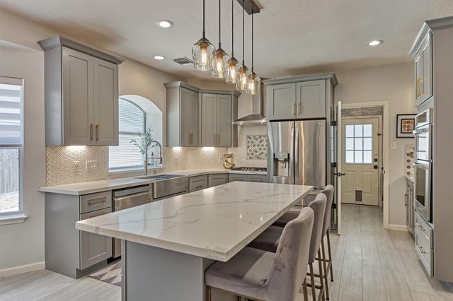 147 Little Mill Place, The Woodlands, TX 77382