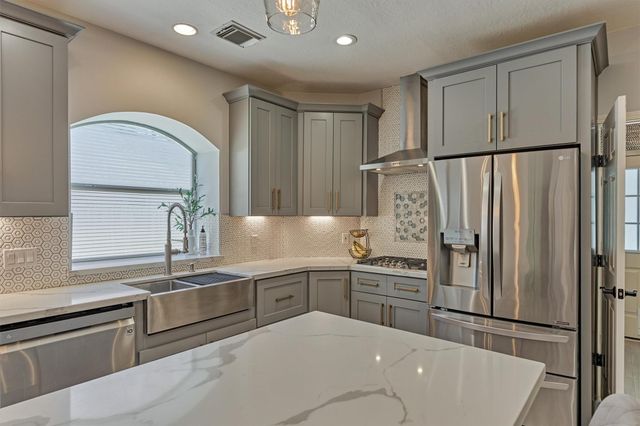 147 Little Mill Place, The Woodlands, TX 77382
