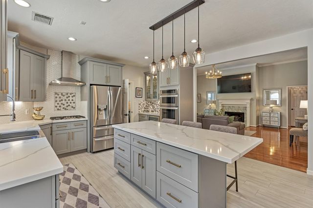 147 Little Mill Place, The Woodlands, TX 77382
