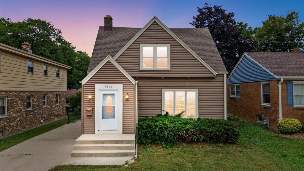 8609 W Lincoln AVENUE, West Allis, WI 53227