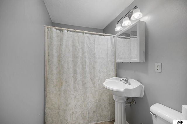 4702 N 52 Street, Omaha, NE 68104