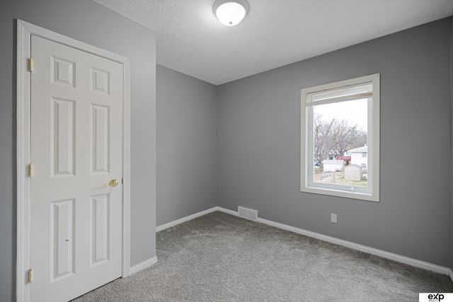 4702 N 52 Street, Omaha, NE 68104