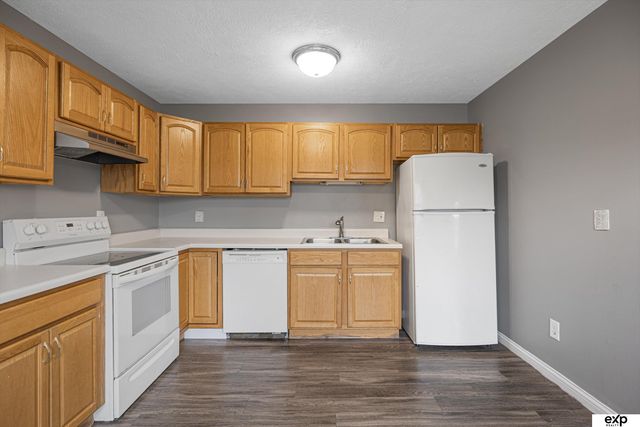 4702 N 52 Street, Omaha, NE 68104