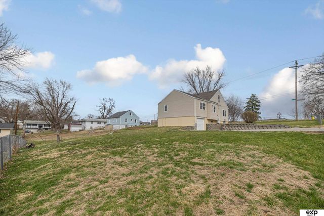 4702 N 52 Street, Omaha, NE 68104