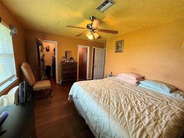 6625 Sandstone Street, Houston, TX 77074