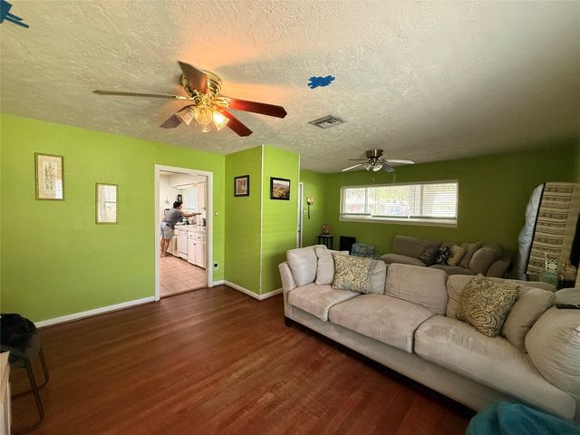 6625 Sandstone Street, Houston, TX 77074