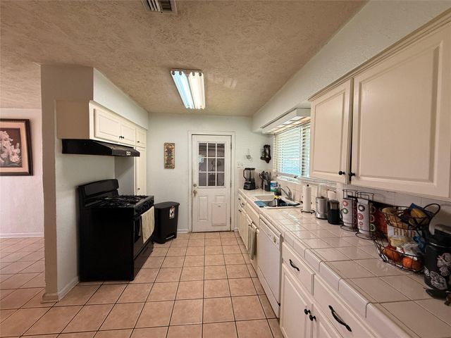6625 Sandstone Street, Houston, TX 77074