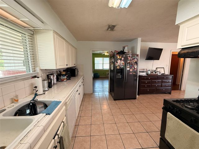 6625 Sandstone Street, Houston, TX 77074