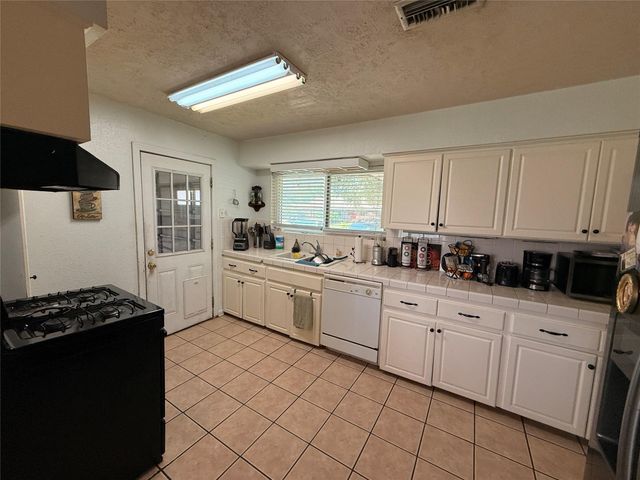 6625 Sandstone Street, Houston, TX 77074