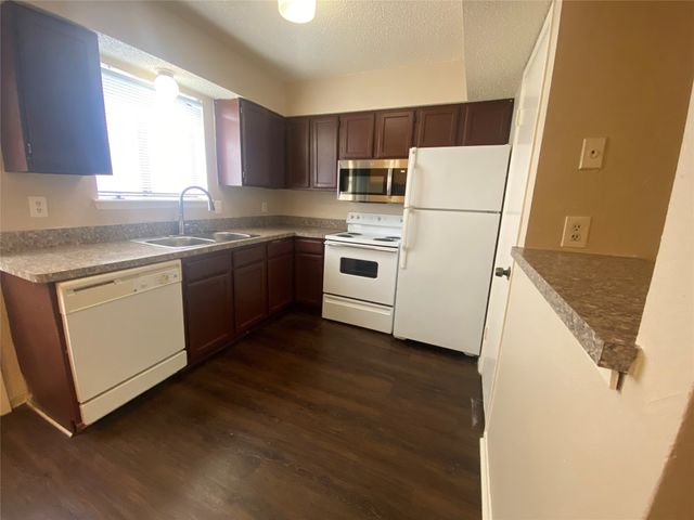 2802 Wimbledon Court B, Garland, TX 75041