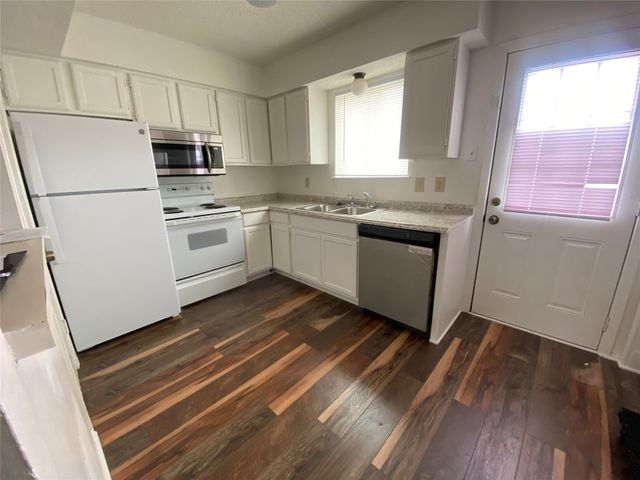 2802 Wimbledon Court B, Garland, TX 75041