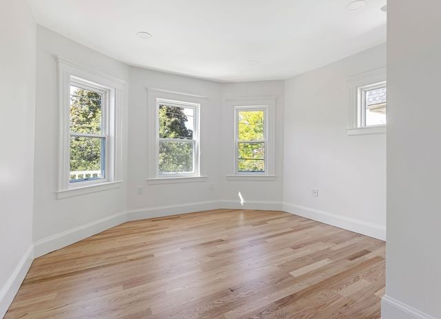 83 Kenmere 2, Medford, MA 02155