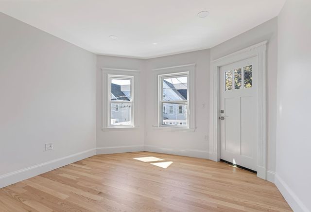 83 Kenmere 2, Medford, MA 02155