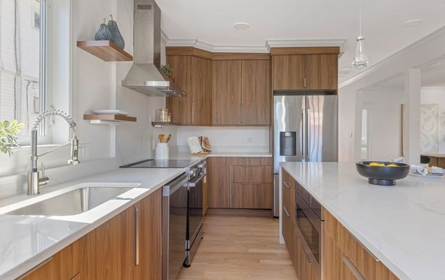 83 Kenmere 2, Medford, MA 02155
