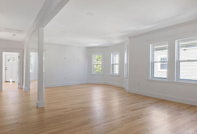 83 Kenmere 2, Medford, MA 02155