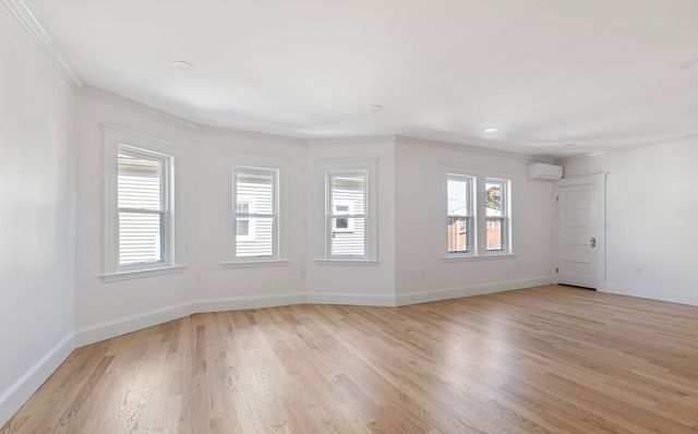 83 Kenmere 2, Medford, MA 02155