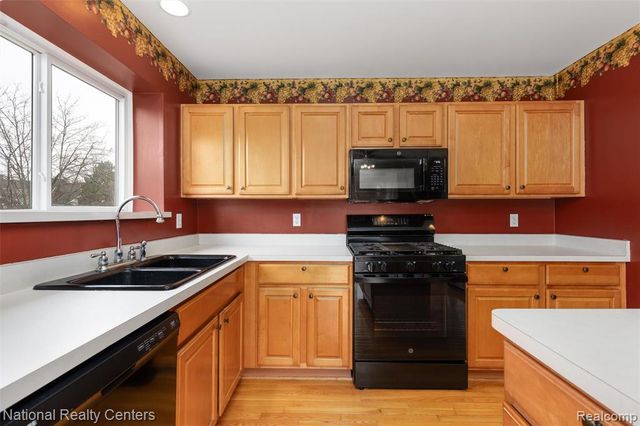 678 Joshua Drive, Highland, MI 48356