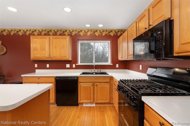 678 Joshua Drive, Highland, MI 48356