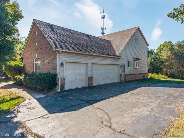678 Joshua Drive, Highland, MI 48356