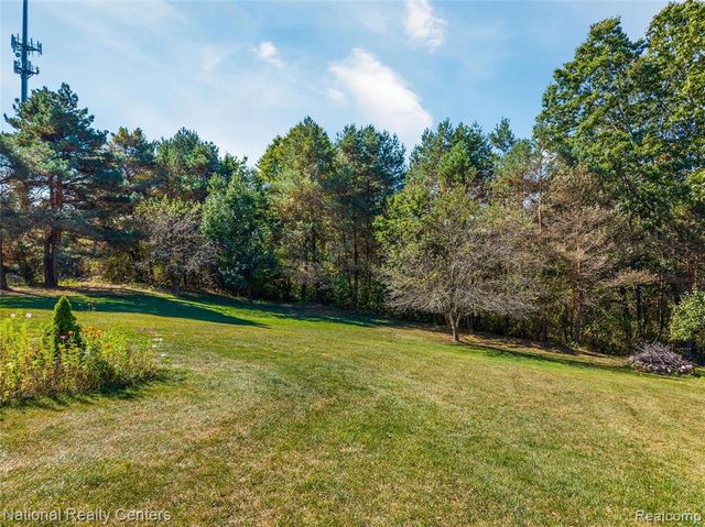 678 Joshua Drive, Highland, MI 48356