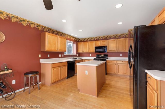 678 Joshua Drive, Highland, MI 48356