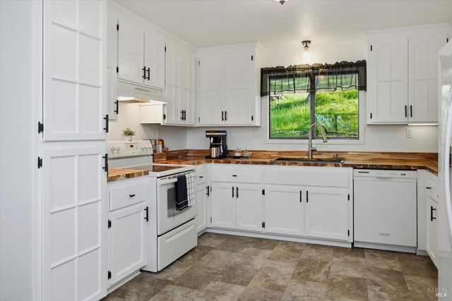 19004 Deer Hill Rd, Hidden Valley Lake, CA 95467