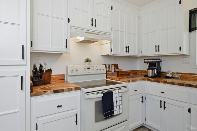 19004 Deer Hill Rd, Hidden Valley Lake, CA 95467