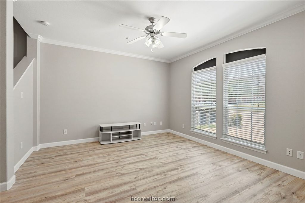 305 Holleman E 805, College Station, TX 77840 — photo 3