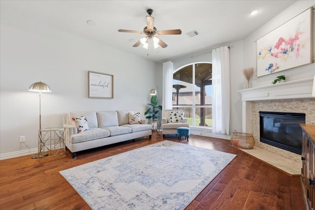 541 Hunter Street, Lantana, TX 76226