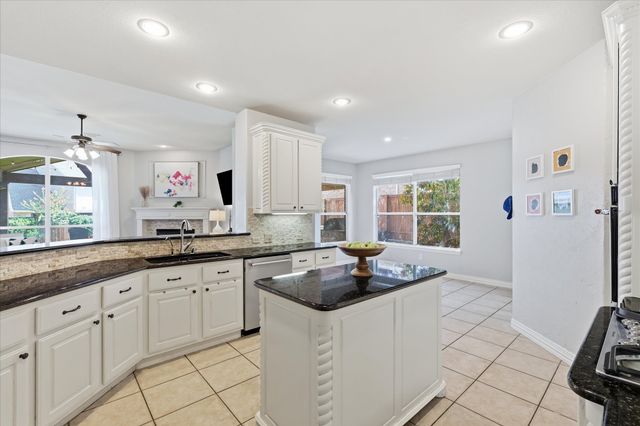 541 Hunter Street, Lantana, TX 76226