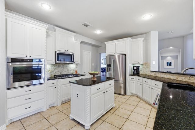 541 Hunter Street, Lantana, TX 76226