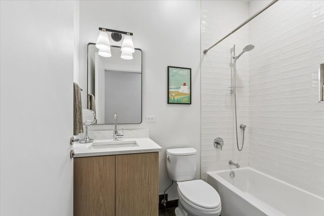 4939 N Damen Avenue 404, Chicago, IL 60625