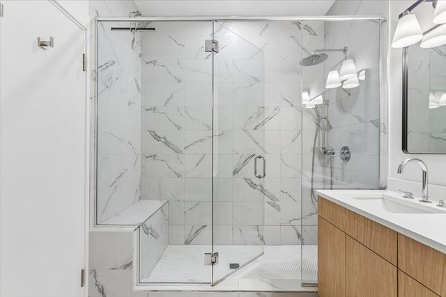 4939 N Damen Avenue 404, Chicago, IL 60625