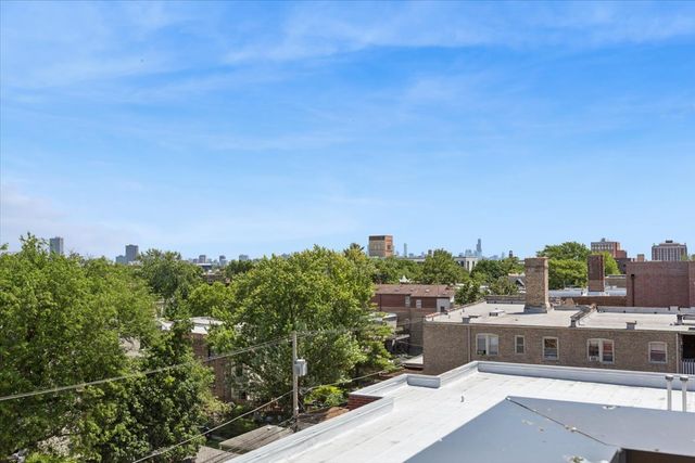 4939 N Damen Avenue 404, Chicago, IL 60625