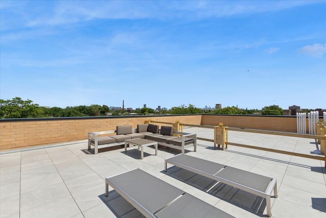 4939 N Damen Avenue 404, Chicago, IL 60625