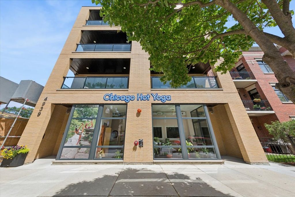 4939 N Damen Avenue 404, Chicago, IL 60625