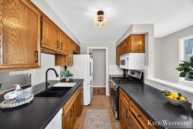 1561 Beech Street, Wyoming, MI 49509