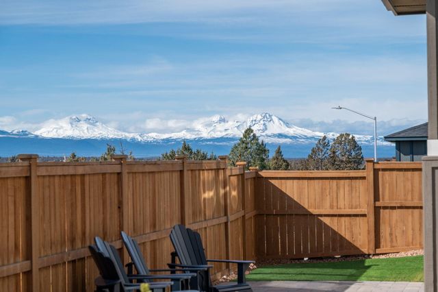 3781 SW 43rd Street, Redmond, OR 97756