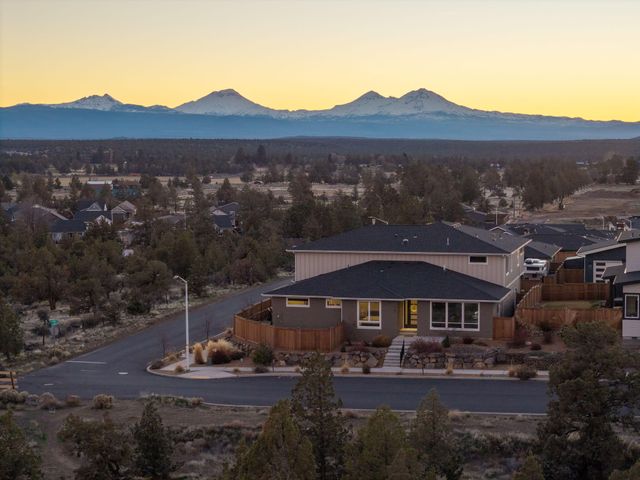3781 SW 43rd Street, Redmond, OR 97756