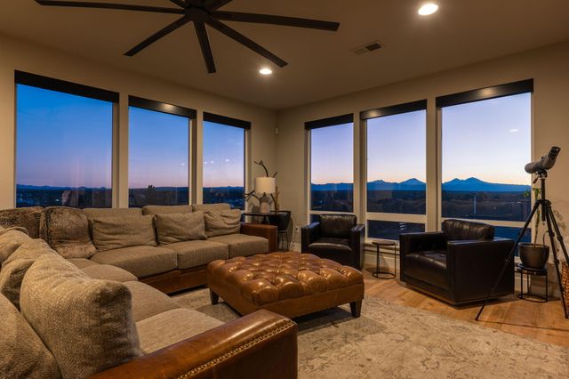 3781 SW 43rd Street, Redmond, OR 97756