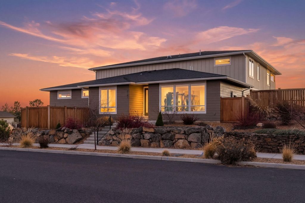 3781 SW 43rd Street, Redmond, OR 97756