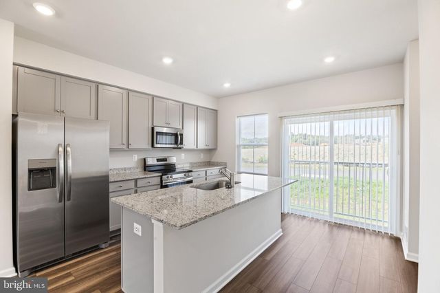 105 MILBURN DR, Martinsburg, WV 25403