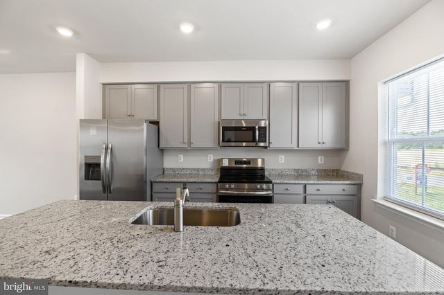 105 MILBURN DR, Martinsburg, WV 25403