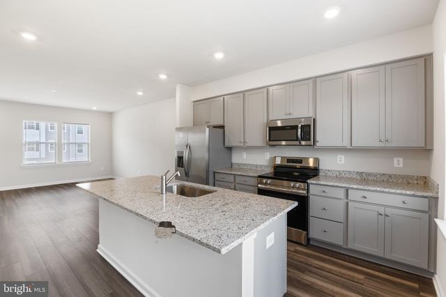 105 MILBURN DR, Martinsburg, WV 25403