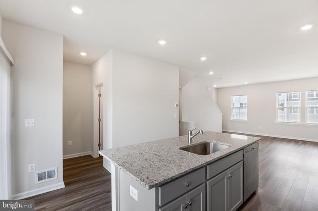 105 MILBURN DR, Martinsburg, WV 25403